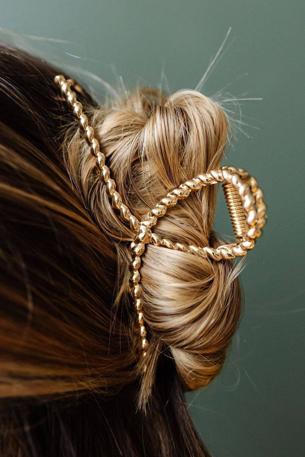 Gold Twist Large Alloy Hair Clip: Gold