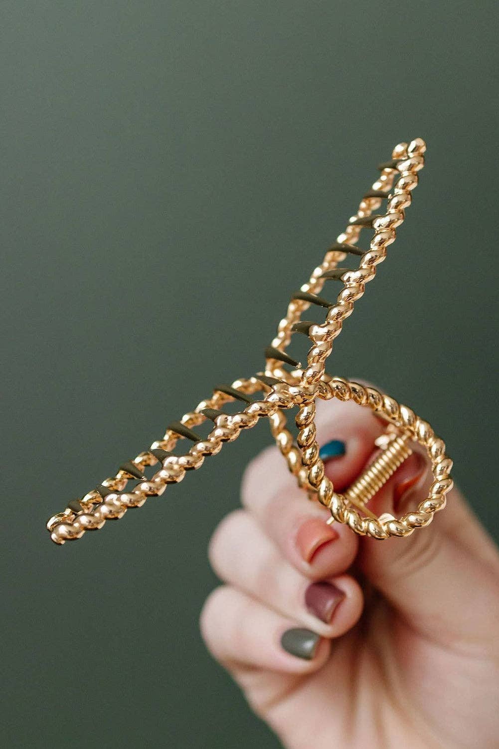 Gold Twist Large Alloy Hair Clip: Gold